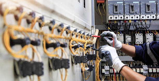 Professional Electrician technician working in Dysart, IA